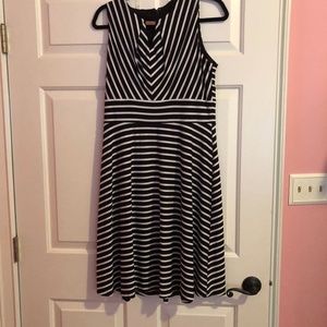Madison Lee Ladies Black and White Striped Dress Size 12 NWOT